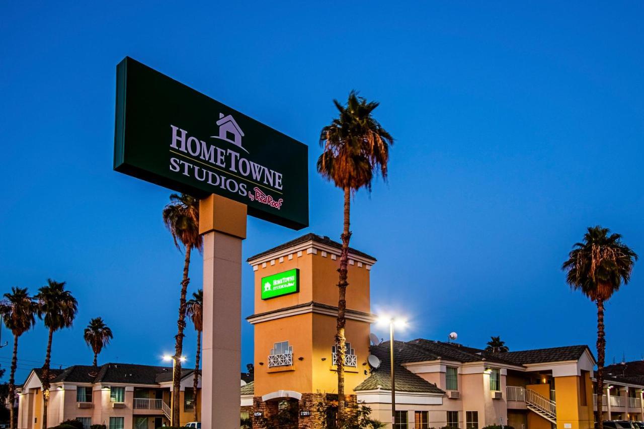 Hometowne Studios By Red Roof Phoenix - Black Canyon Highway Dış mekan fotoğraf